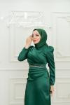 Nesrin  Kemer Taş Detay Bel Drape  Saten Tesettür  Kalem Abiye Zümrüt Zümrüt