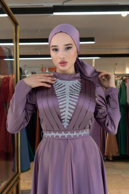 Simay  V Manşet  Göğüs  Ve Kemer Taş Detay   Asetat Saten Kemerli Kloş Abiye Lila Lila