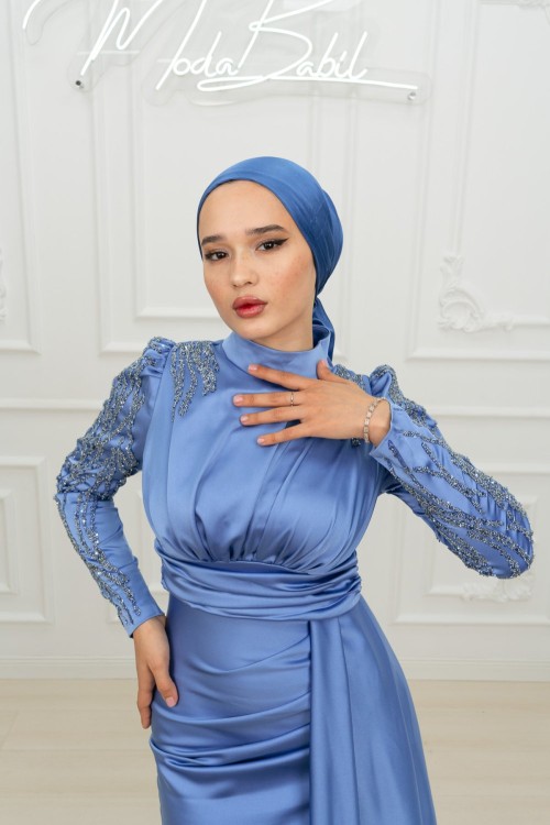 Bel Drape Detay Kol ve Omuz Taşlı Saten Kalem Tesettür Abiye İndigo İndigo