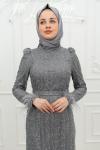  Sude Bilek Tüy Detay Taş İşlemeli Kemerli Tesettür Kalem Abiye Gri Gri