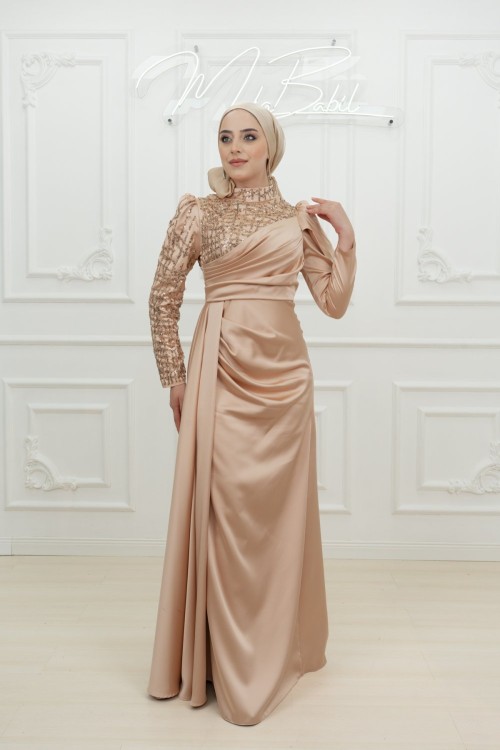 Efil Drape Detay Kol ve Göğüs Taşlı Saten Kalem Tesettür Abiye Gold Gold