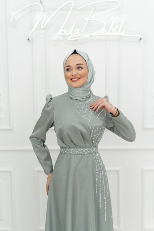 Karen Göğüs ve Etek Şerit Taşlı Krep Saten Kumaş Kloş Tesettür Abiye Mint Yeşili Mint Yeşili