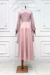 Elvan Kol Fiyonk Taş Şerit Detay Krep Saten Tesettür Kloş Abiye Pudra