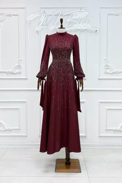 Elvan Kol Fiyonk Taş Şerit Detay Krep Saten Tesettür Kloş Abiye Bordo