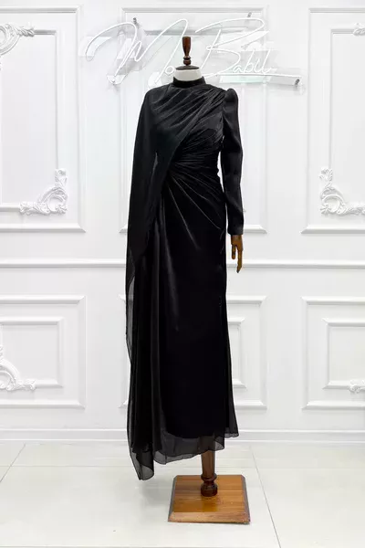 Göksel Göğüs Pileli Yan Pelerinli Işıltı Kumaş Kalem Tesettür Abiye Siyah